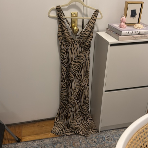 Silk Zebra Midi Dress. WORN ONCE size XS - Picture 5 of 5